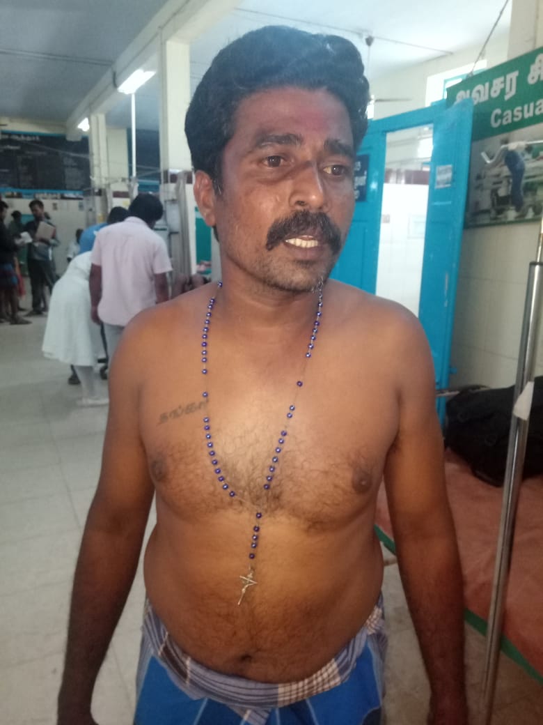 இலங்கை அகதி மீது போலீசார் சுற்றிவளைத்து லத்தி சார்ஜ்! மருத்துவமனையில் அனுமதி!!